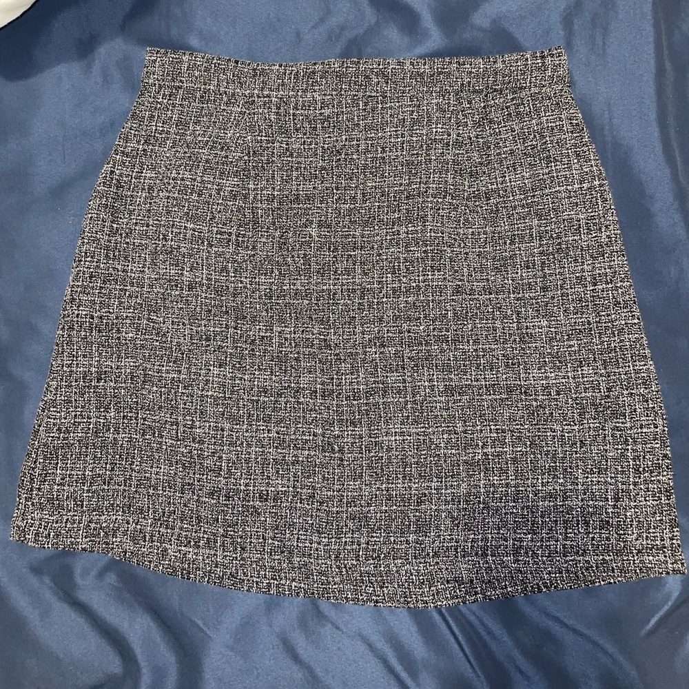 Forever 21 Exclusive Black & White Speckled Back Zip Mini Skirt